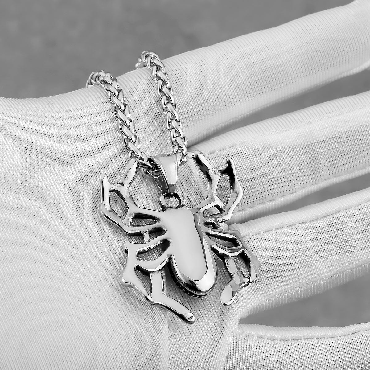 Gothic Spider Necklace – Stainless Steel Arachnid Pendant – Dark Gothic Jewelry Gift for Men & Women
